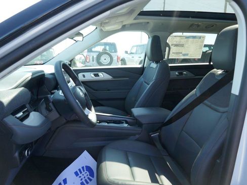 New 2026 Ford Explorer Active w/ Active Comfort Package AWD/4WD image 16