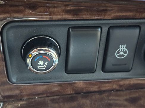 Used 2017 Nissan Armada Platinum w/ Captain Seat Package RWD image 19
