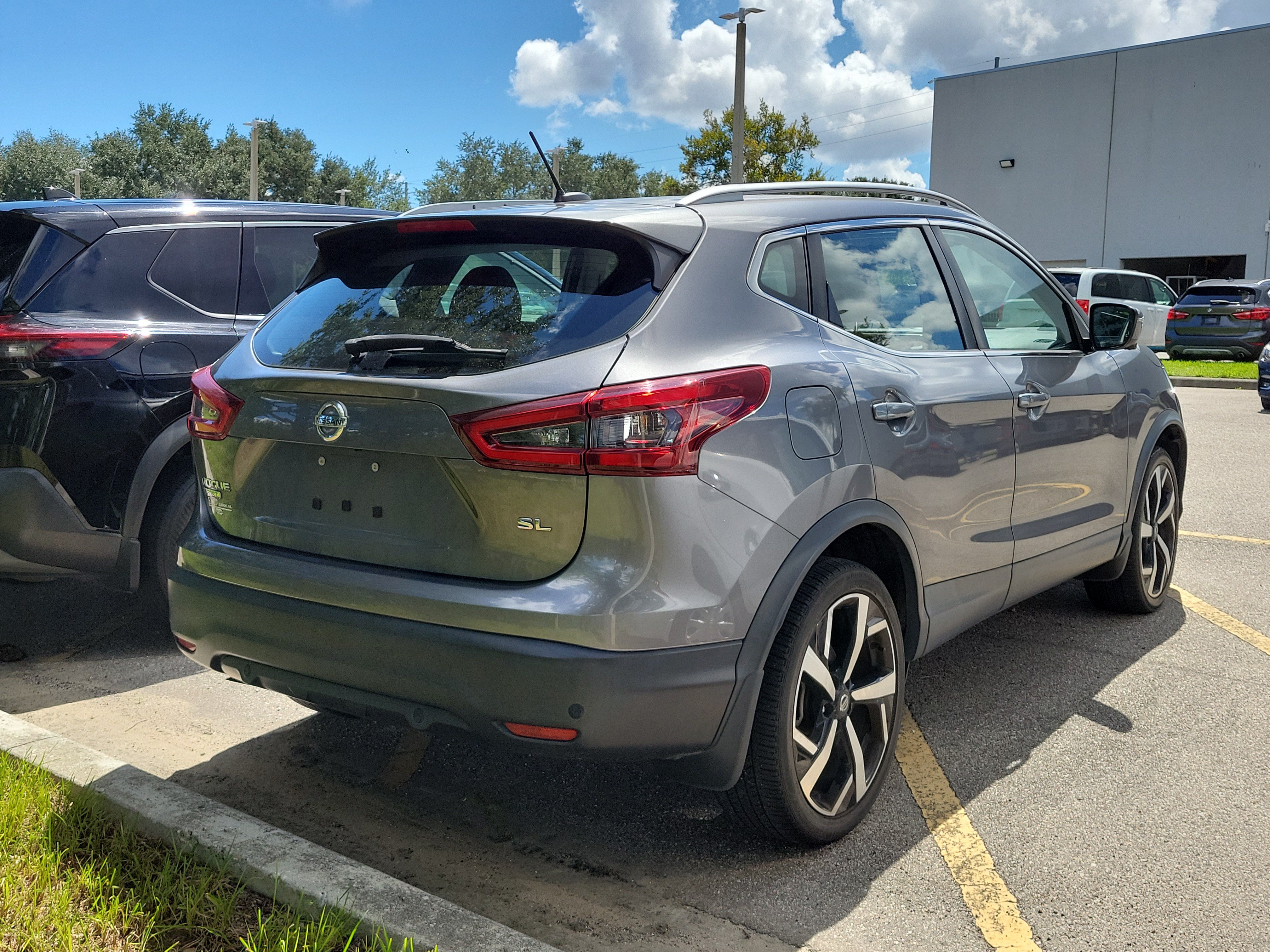 Certified 2021 Nissan Rogue Sport SL w/ Premium Package FWD image 3