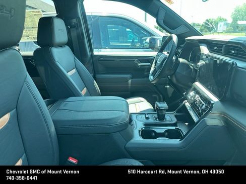 New 2026 GMC Sierra 1500 AT4 w/ LPO, Black Badging Package AWD/4WD image 9