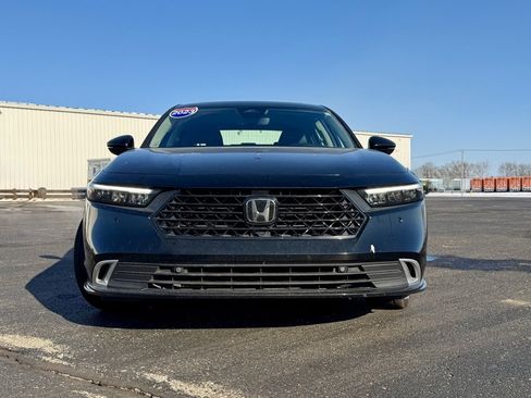 Used 2023 Honda Accord Touring image 2