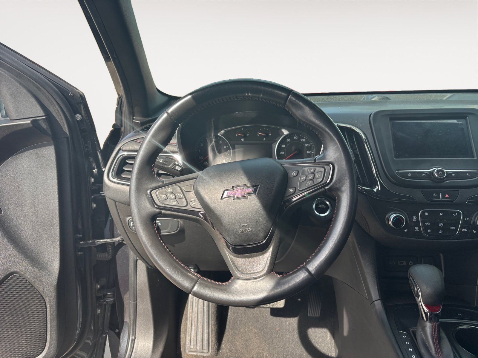 Used 2022 Chevrolet Equinox RS w/ LPO, Floor Liner Package FWD image 12