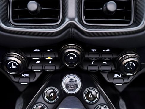 Used 2023 Aston Martin V8 Vantage Roadster image 73