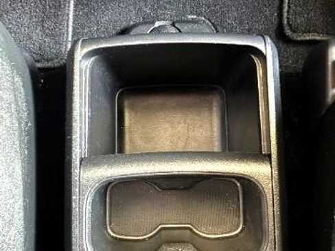 Used 2018 Dodge Grand Caravan SE image 26