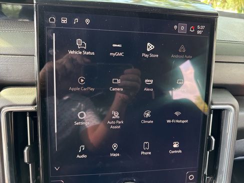 Used 2025 GMC Yukon XL Denali AWD/4WD image 36