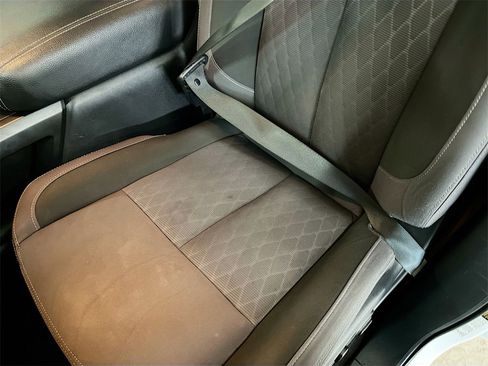 Used 2023 Nissan Titan SV w/ SV Convenience Package image 19