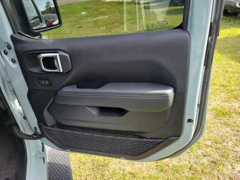 Used 2023 Jeep Wrangler Unlimited Sahara AWD/4WD image 35