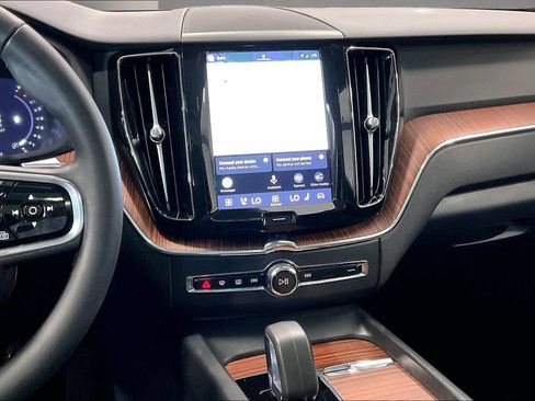 Used 2023 Volvo XC60 B5 Plus AWD/4WD image 10