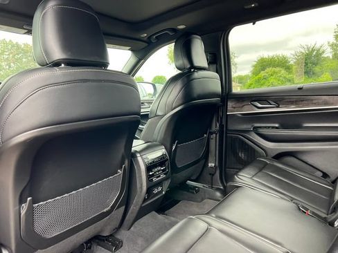 Used 2025 Jeep Grand Cherokee L Limited w/ Luxury Tech Group II AWD/4WD image 40
