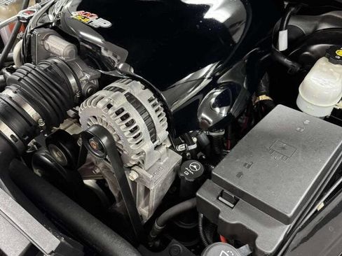 Used 2005 Chevrolet SSR w/ Preferred Equipment Group image 9