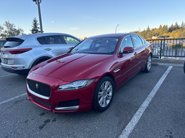 Used 2016 Jaguar XF Premium RWD image 2