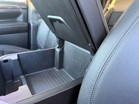 Used 2024 Chevrolet Tahoe Z71 w/ Luxury Package image 24