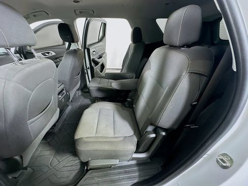 Used 2021 Chevrolet Traverse LT FWD image 14