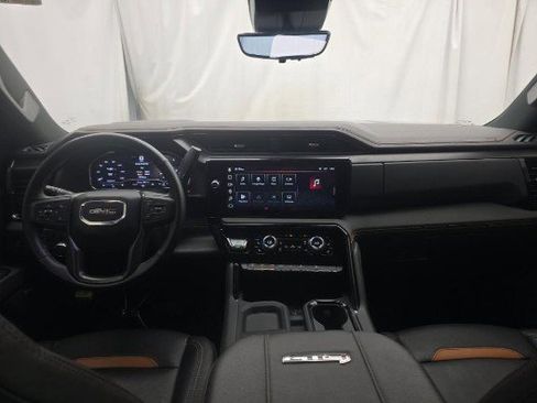 Used 2025 GMC Sierra 2500 AT4 w/ AT4 Premium Plus Package AWD/4WD image 10