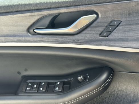 Used 2023 Jeep Grand Cherokee L Limited w/ Luxury Tech Group II image 26