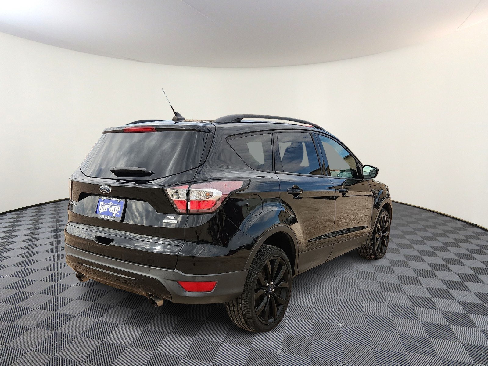 Used 2018 Ford Escape SE w/ SE Sport Appearance Package FWD image 4