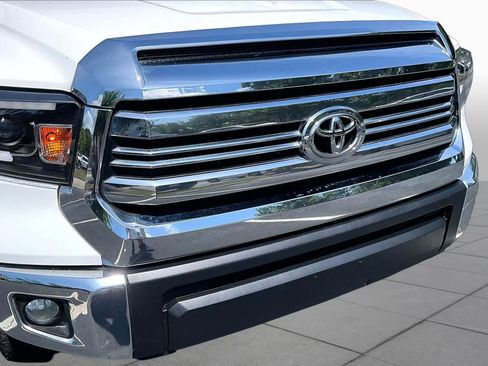 Used 2017 Toyota Tundra SR5 w/ SR5 Upgrade Package AWD/4WD image 29