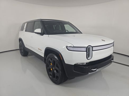 Used 2024 Rivian R1S Adventure image 7