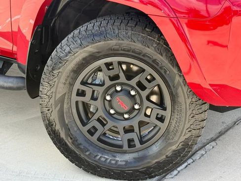 Used 2022 Toyota 4Runner SR5 Premium w/ Moonroof Package AWD/4WD image 2
