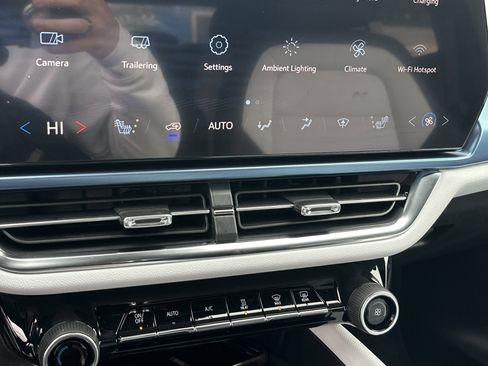 New 2026 Chevrolet Equinox EV LT image 26