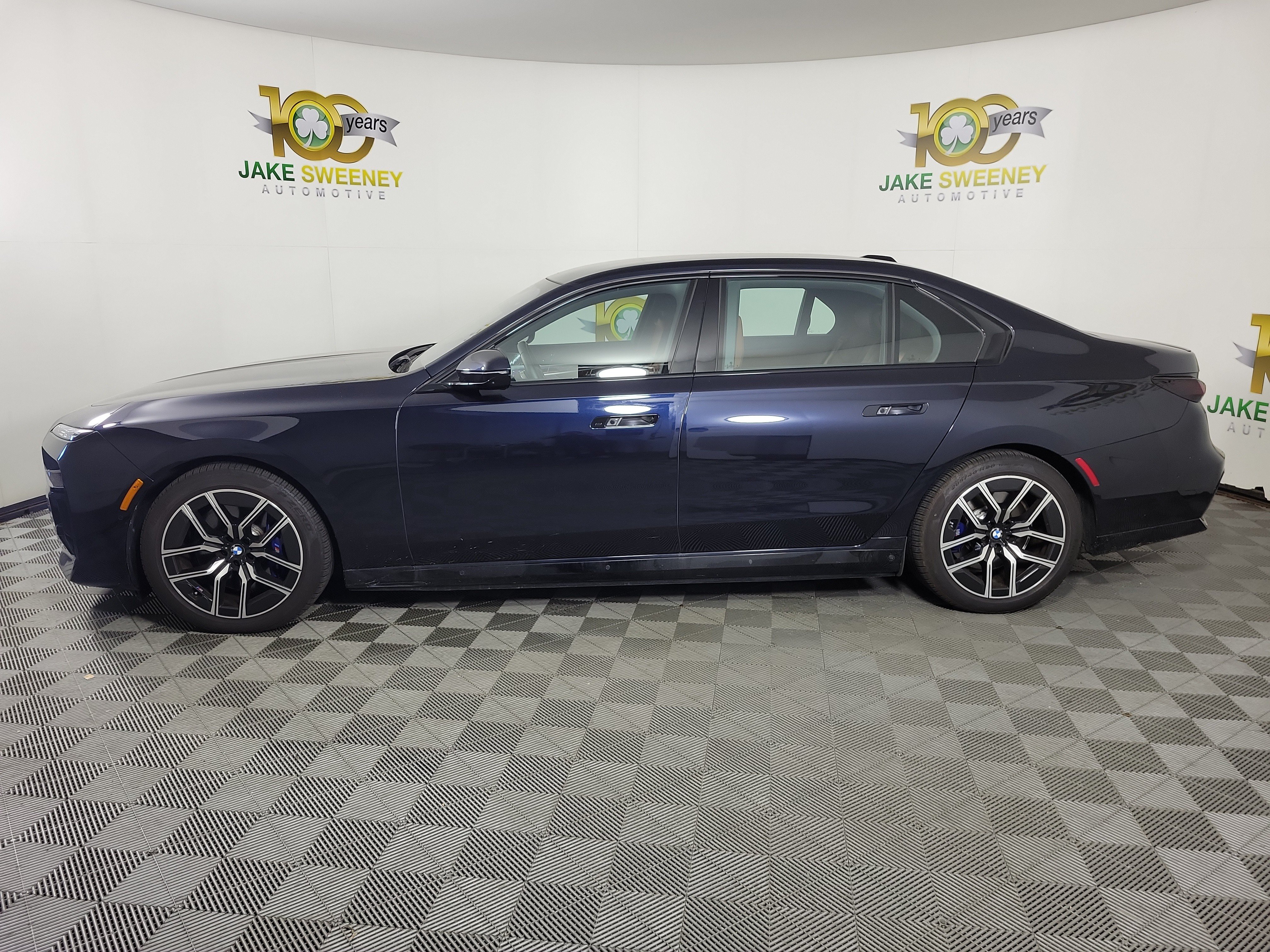 Certified 2024 BMW i7 xDrive60 w/ Executive Package AWD/4WD image 2