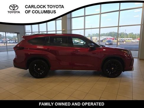 Used 2025 Toyota Highlander XSE AWD/4WD image 7