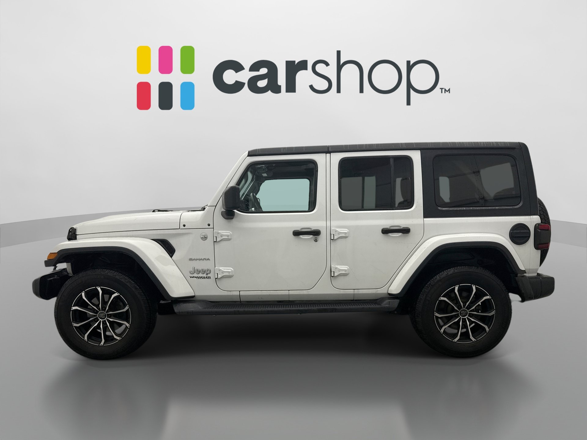 Used 2019 Jeep Wrangler Unlimited Sahara w/ Dual Top Group AWD/4WD image 2