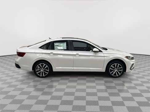 New 2026 Volkswagen Jetta SE image 4