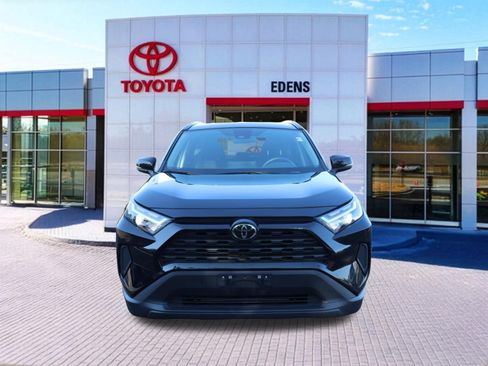 Used 2025 Toyota RAV4 XLE FWD image 9