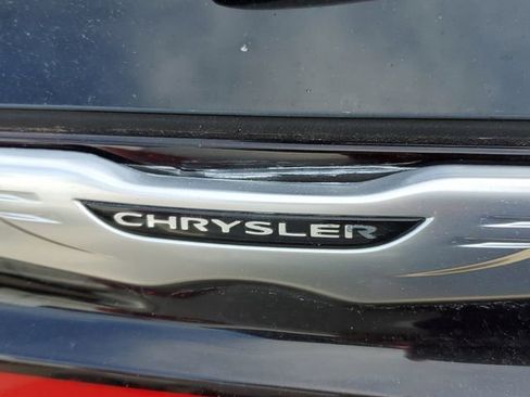 Certified 2023 Chrysler Pacifica Touring-L FWD image 7