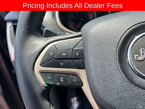 Used 2018 Jeep Cherokee Latitude w/ Altitude Package FWD image 6