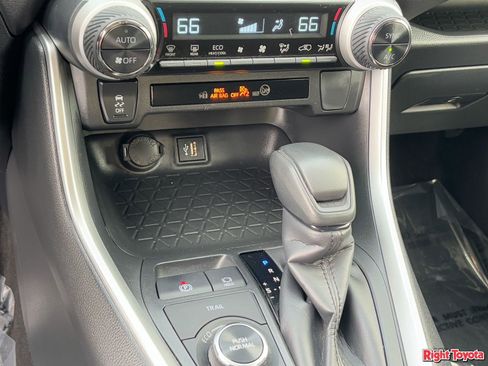 Certified 2025 Toyota RAV4 LE AWD/4WD image 29