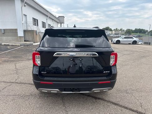 Used 2023 Ford Explorer XLT w/ Equipment Group 202A AWD/4WD image 6