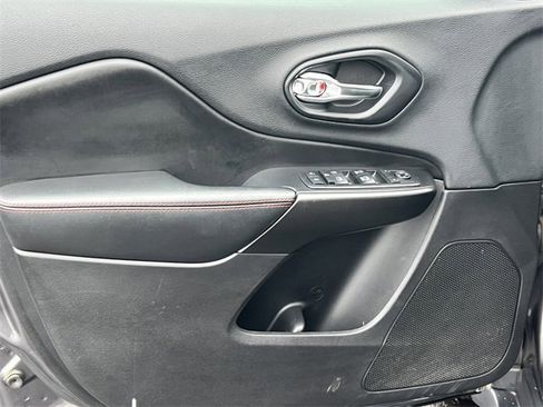 Used 2019 Jeep Cherokee Trailhawk w/ Cold Weather Group image 16