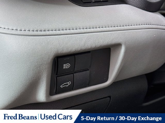 Used 2022 Toyota Highlander LE AWD/4WD image 17