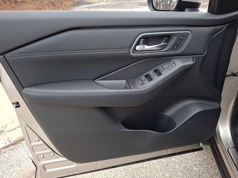 New 2026 Nissan Rogue Platinum image 10