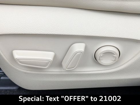 Used 2023 Toyota Highlander Limited image 22