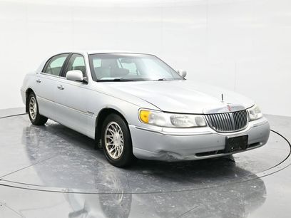 Used 2002 Lincoln Town Car Signature