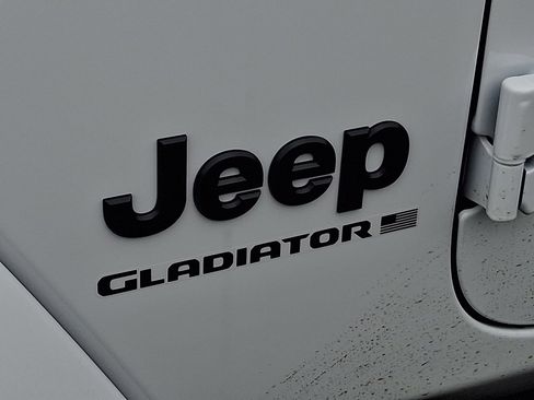 New 2026 Jeep Gladiator Sport image 5