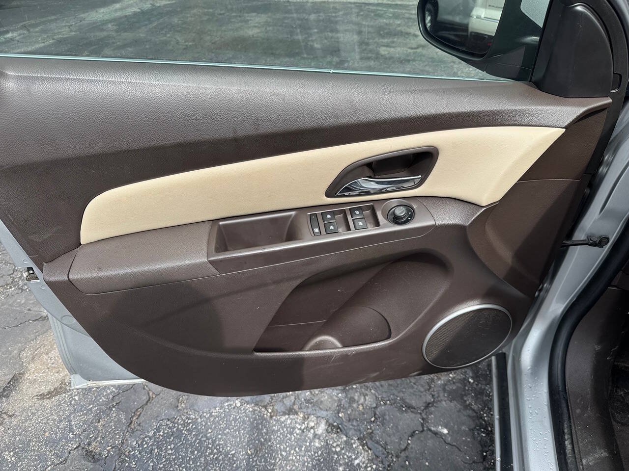 Used 2011 Chevrolet Cruze LTZ FWD image 11