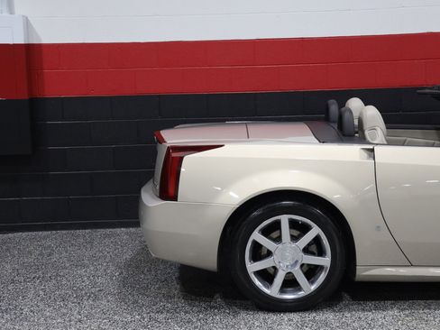 Used 2006 Cadillac XLR image 5