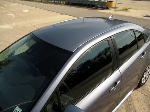 Used 2021 Toyota Corolla LE FWD image 15