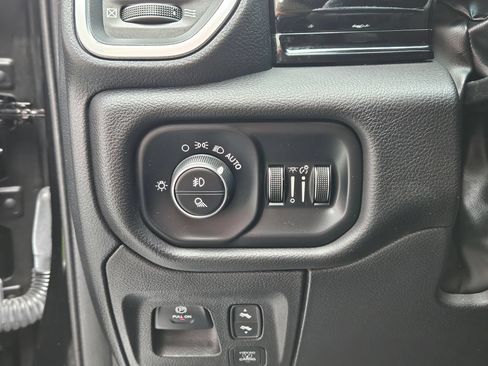 Used 2025 RAM 1500 Laramie AWD/4WD image 20
