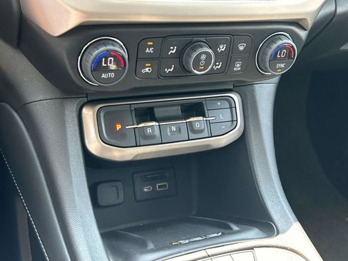 Used 2023 GMC Acadia Denali w/ Denali Ultimate Package AWD/4WD image 24
