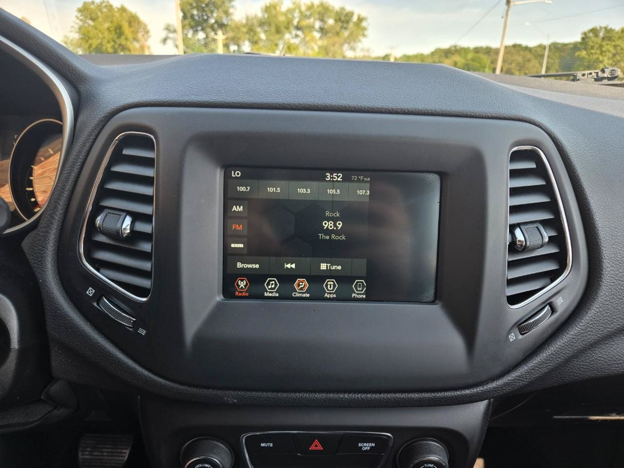 Used 2019 Jeep Compass Latitude AWD/4WD image 14