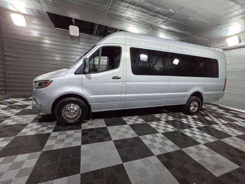 Used 2022 Mercedes-Benz Sprinter 3500 image 9