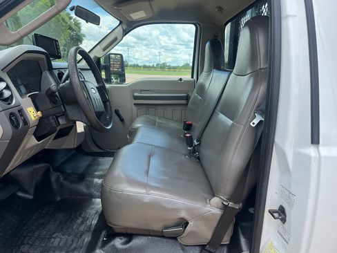 Used 2009 Ford F550 2WD Regular Cab Super Duty image 14