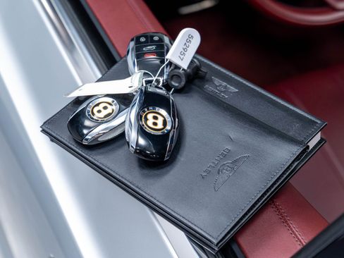Used 2020 Bentley Bentayga AWD/4WD image 84