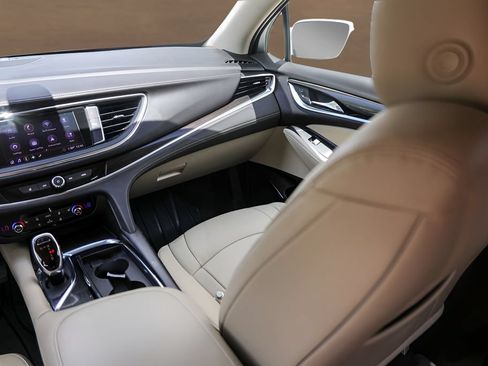Used 2020 Buick Enclave Essence FWD image 27
