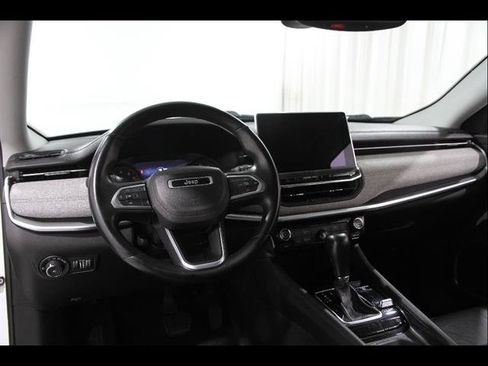 Used 2022 Jeep Compass Latitude AWD/4WD image 6